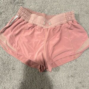 2.5” hotty hot shorts. Size 6.